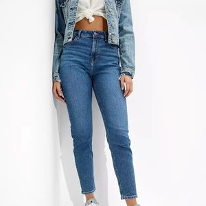 American Eagle - Mom jean - high waisted with Stretch - size 8